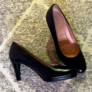 Black Naturalizer Pumps